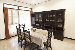 OYO 261 Sasono Putro Guest House