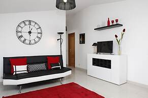 Wondrous Terrace Apartment in Cascais