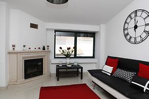 Wondrous Terrace Apartment in Cascais