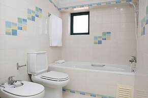 Wondrous Terrace Apartment in Cascais