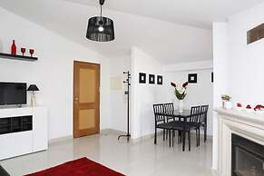 Wondrous Terrace Apartment in Cascais