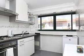 Wondrous Terrace Apartment in Cascais