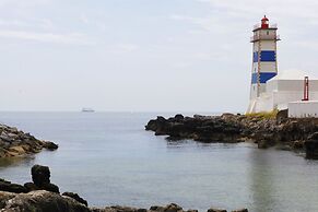 Wondrous Terrace Apartment in Cascais