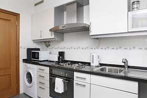 Wondrous Terrace Apartment in Cascais