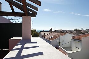 Wondrous Terrace Apartment in Cascais