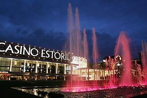 Cushy Apartment with garden in Estoril