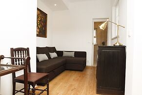 Cushy Apartment with garden in Estoril