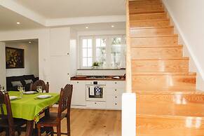 Cushy Apartment with garden in Estoril