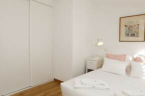 Cushy Apartment with garden in Estoril