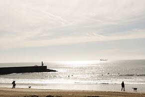 Cushy Apartment with garden in Estoril