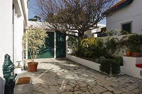 Cushy Apartment with garden in Estoril
