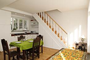 Cushy Apartment with garden in Estoril