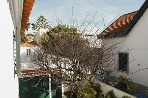 Cushy Apartment with garden in Estoril