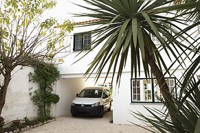Cushy Apartment with garden in Estoril