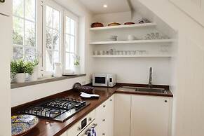 Cushy Apartment with garden in Estoril