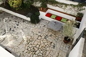 Cushy Apartment with garden in Estoril