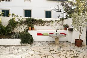 Cushy Apartment with garden in Estoril