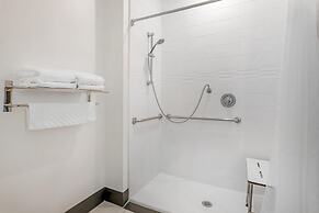 Best Western Plus Isanti