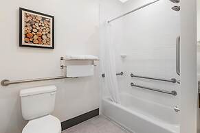 Best Western Plus Isanti