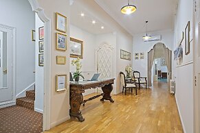 Mihlton Barcelona Boutique B&B