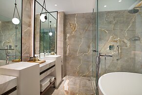 Hilton Garden Inn Nujiang