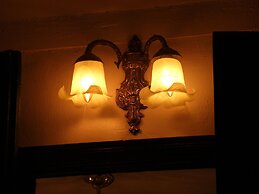 The Old Palace Tower / La Torre del Palación