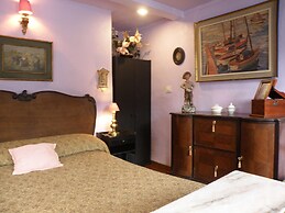 The Old Palace Tower / La Torre del Palación