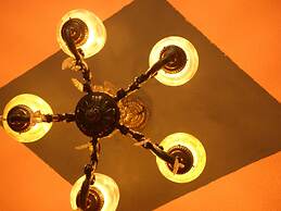 The Old Palace Tower / La Torre del Palación