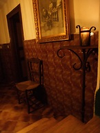 The Old Palace Tower / La Torre del Palación