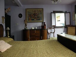 The Old Palace Tower / La Torre del Palación