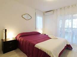 Amity Be my Guest Castelldefels