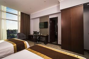 City Plaza Hotel & Suites