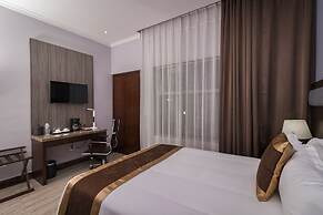 City Plaza Hotel & Suites