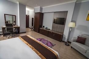 City Plaza Hotel & Suites