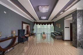 City Plaza Hotel & Suites