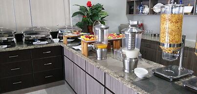 City Plaza Hotel & Suites