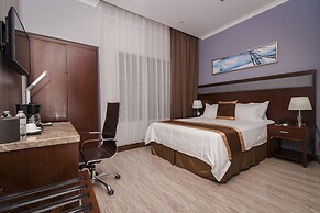 City Plaza Hotel & Suites