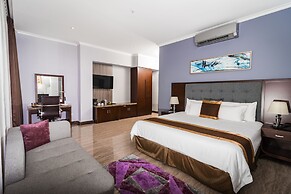 City Plaza Hotel & Suites