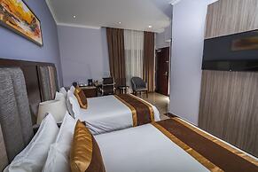 City Plaza Hotel & Suites