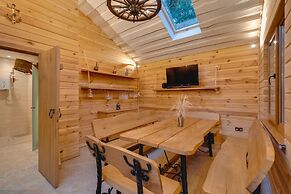 Brook Barn with Sauna & Hot Tub
