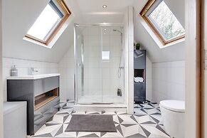 Brook Barn with Sauna & Hot Tub