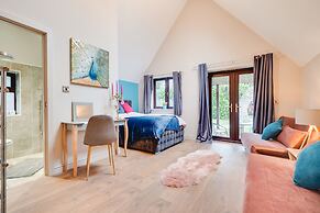 Brook Barn with Sauna & Hot Tub