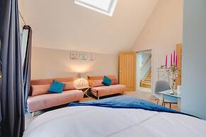 Brook Barn with Sauna & Hot Tub