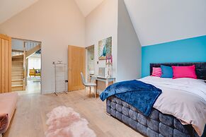 Brook Barn with Sauna & Hot Tub