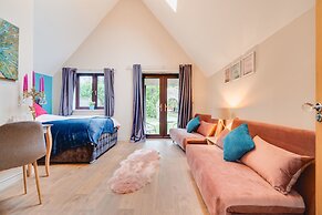 Brook Barn with Sauna & Hot Tub