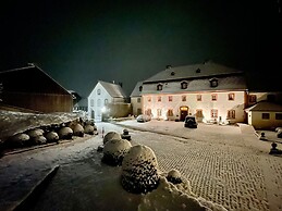 Burghaus & Villa Kronenburg