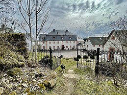 Burghaus & Villa Kronenburg