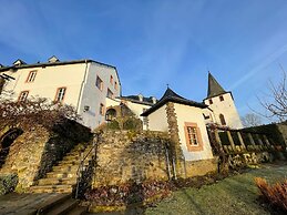 Burghaus & Villa Kronenburg