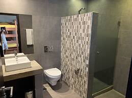 Lost & Found - Guesthouse & Suites