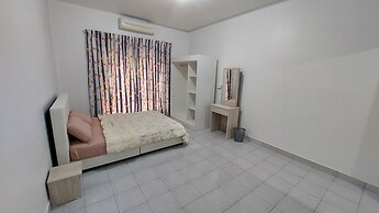 Marina Court - Stay In Borneo